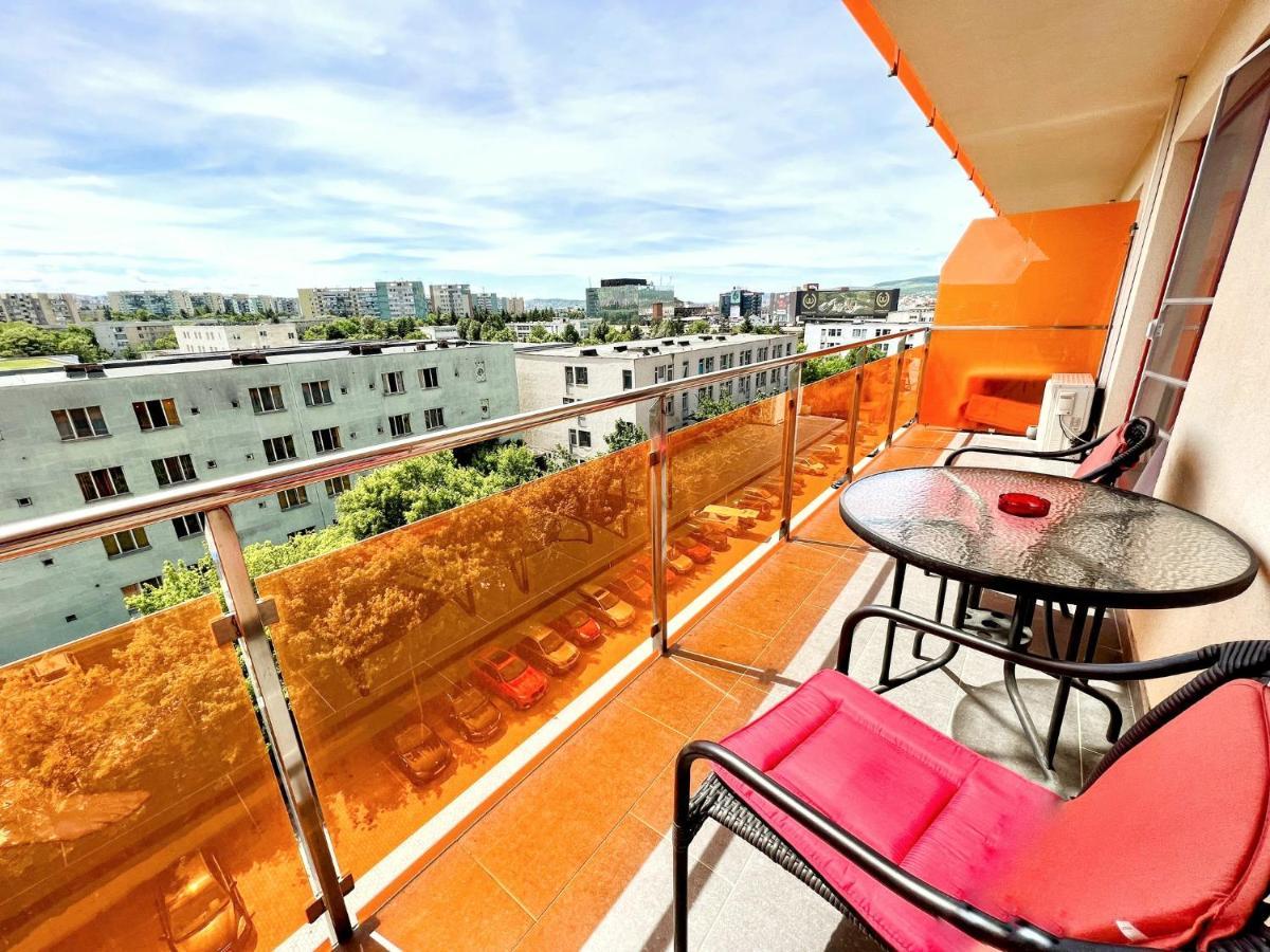 Red Hotel Accommodation 클루지나포카 외부 사진