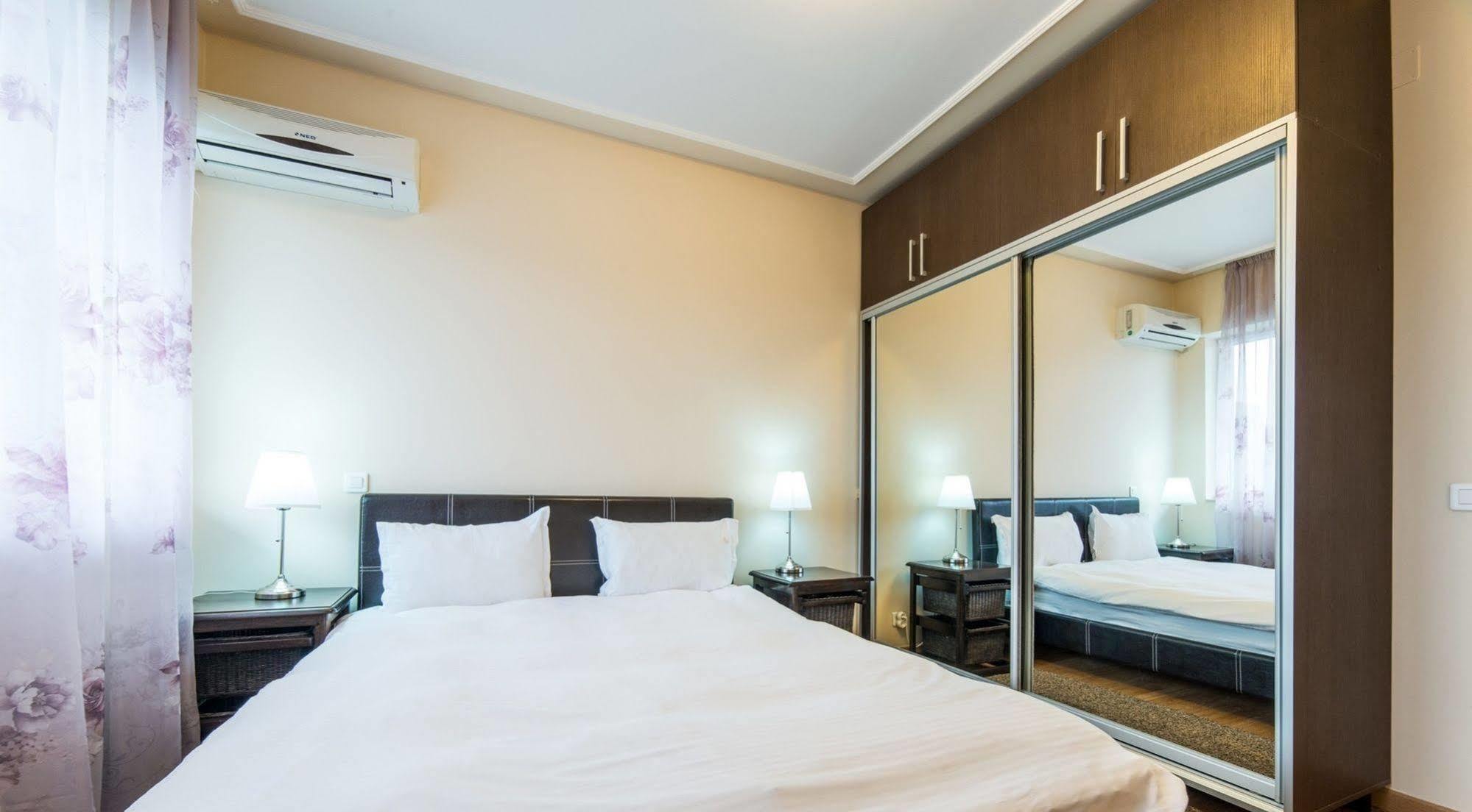 Red Hotel Accommodation 클루지나포카 외부 사진
